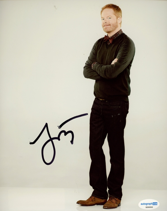 Item # 187618 - Jesse Tyler Ferguson "Modern Family" AUTOGRAPH Signed Mitchell 8x10 Photo B