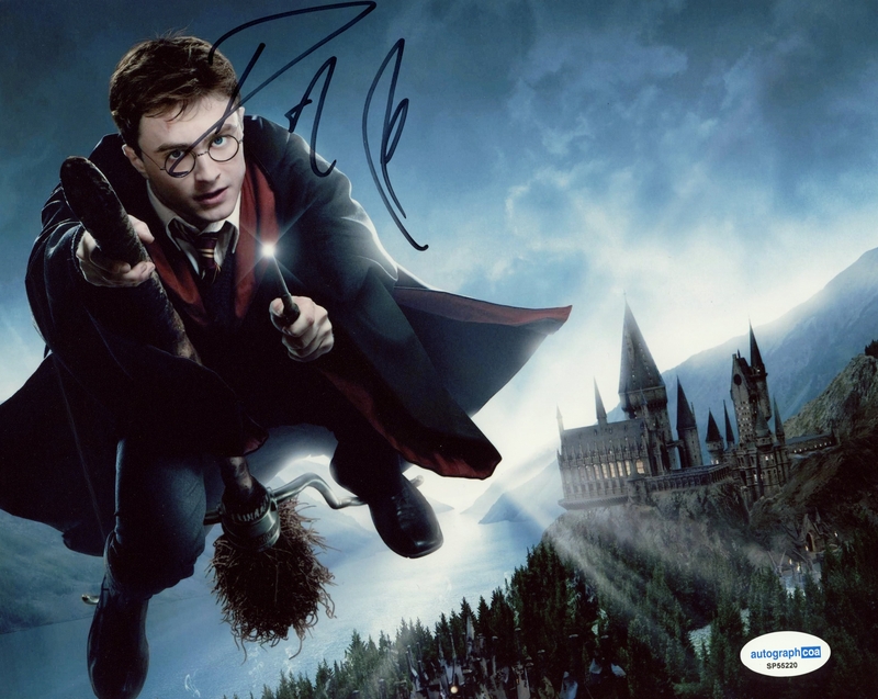 Item # 209614 - Daniel Radcliffe "Wizarding World of Harry Potter" SIGNED 8x10 Photo