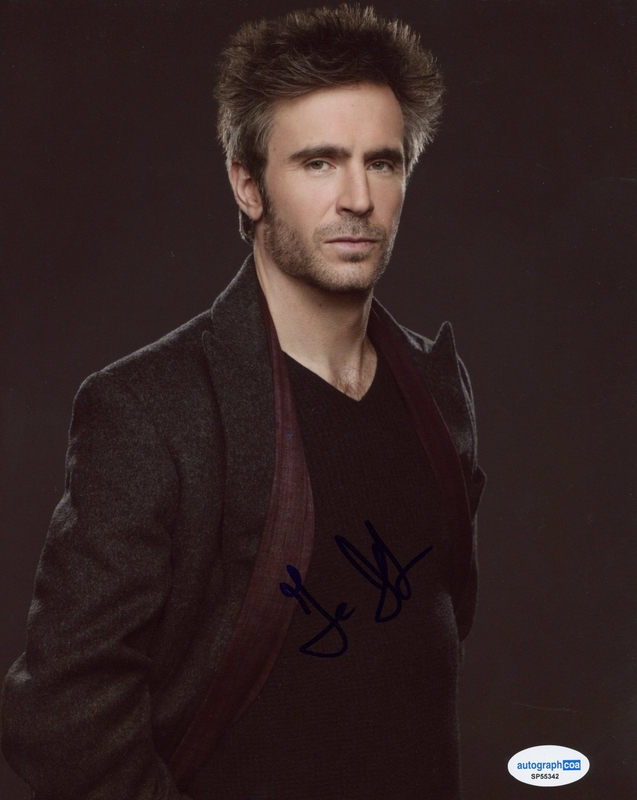 Item # 209495 - Jack Davenport "Smash" AUTOGRAPH Signed 'Derek Wills' 8x10 Photo