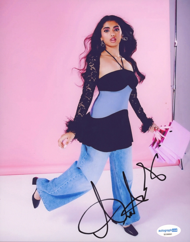 Item # 186111 - Avantika "Mean Girls" AUTOGRAPH Signed Autographed 8x10 Photo D