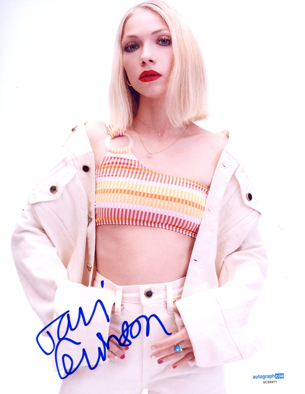 Item # 177221 - Tavi Gevinson "Gossip Girl" AUTOGRAPH Signed Autographed 8x10 Photo