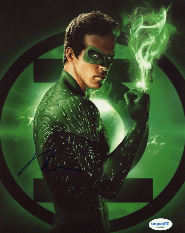 Item # 211294 - Ryan Reynolds "Green Lantern" AUTOGRAPH Signed 'Hal Jordan' 8x10 Photo