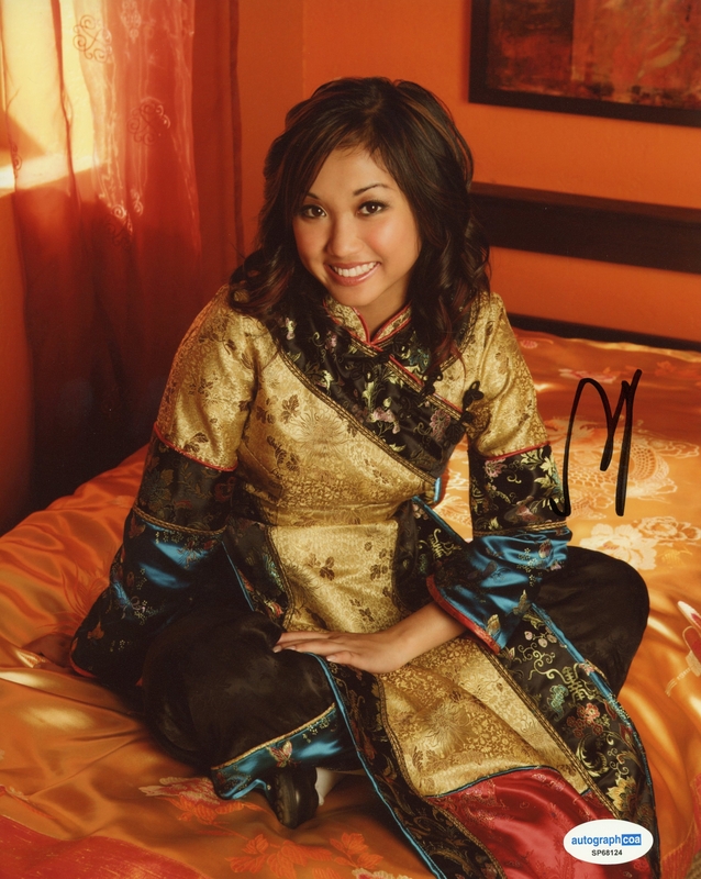 Item # 211410 - Brenda Song "Wendy Wu: Homecoming Warrior" AUTOGRAPH Signed 8x10 Photo