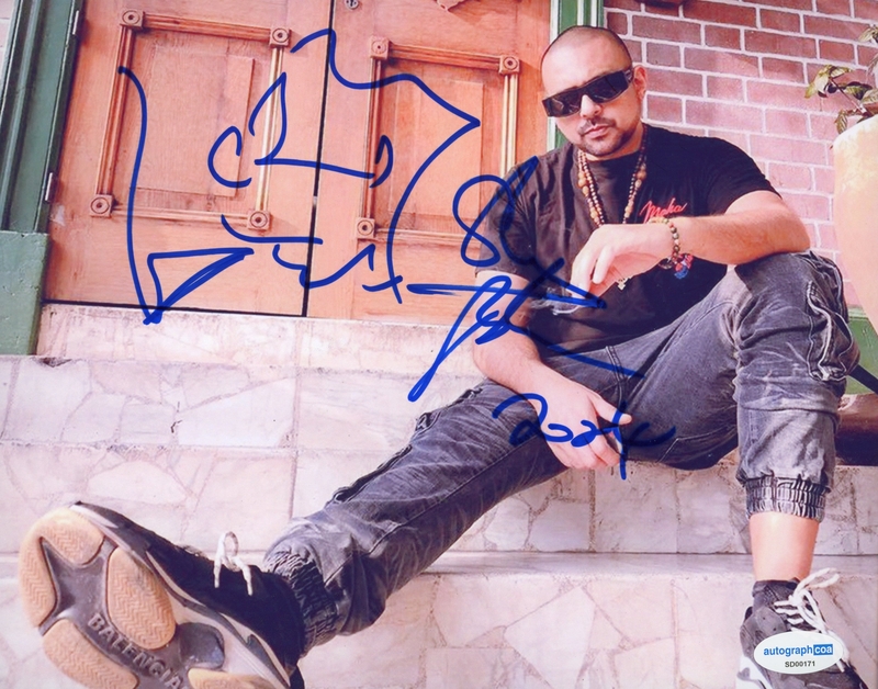 Item # 187301 - Sean Paul "Dutty Rock" Reggae Singer AUTOGRAPH Signed 8x10 Photo