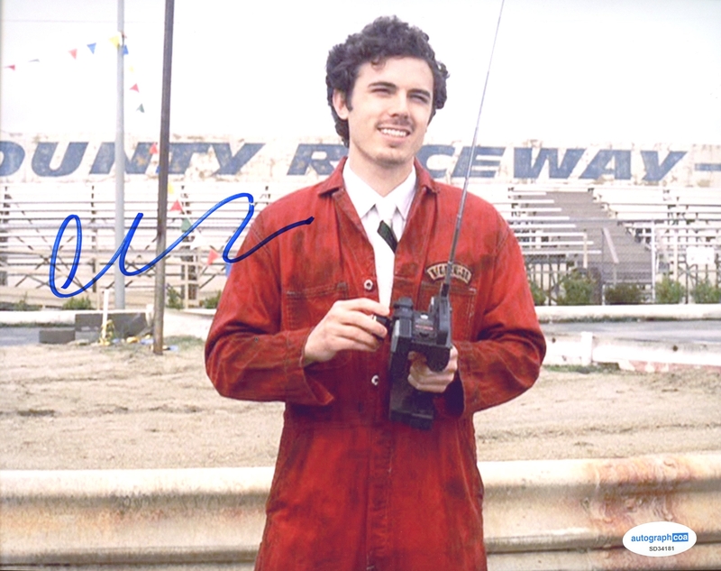 Item # 190371 - Casey Affleck "Ocean's Eleven" AUTOGRAPH Signed 'Virgil Malloy' 8x10 Photo B