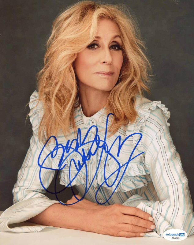 Item # 192227 - Judith Light "Transparent" AUTOGRAPH Signed Autographed 8x10 Photo