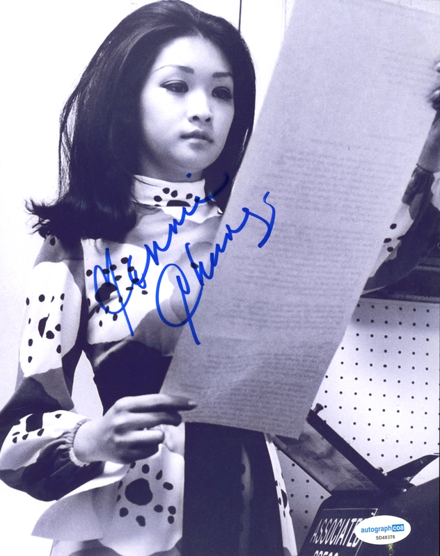 Item # 191783 - Connie Chung AUTOGRAPH Signed News Anchor Reporter Journalist 8x10 Photo