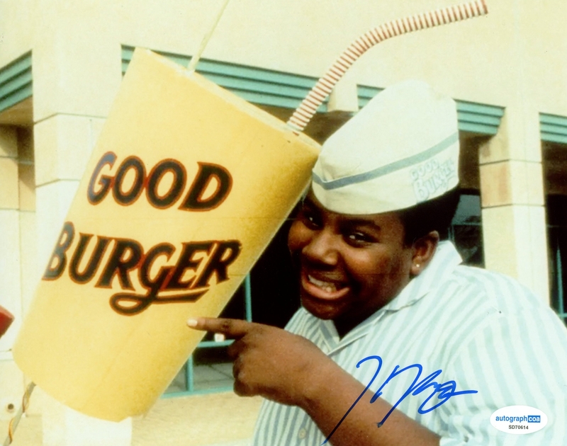 Item # 196979 - Kenan Thompson "Good Burger" AUTOGRAPH Signed 'Dexter Reed' 8x10 Photo C