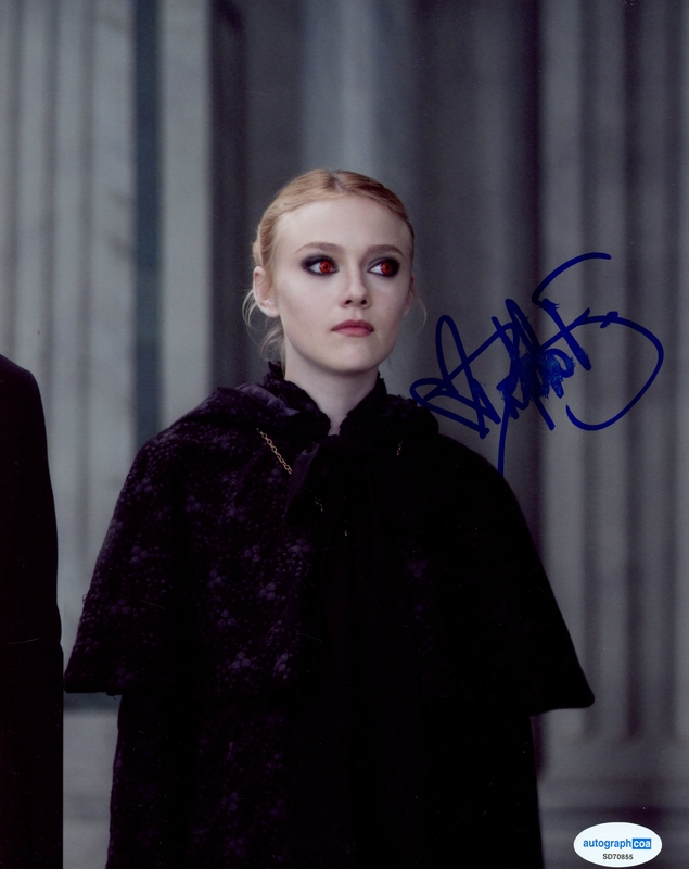 Item # 197309 - Dakota Fanning "The Twilight Saga: New Moon" AUTOGRAPH Signed 8x10 Photo