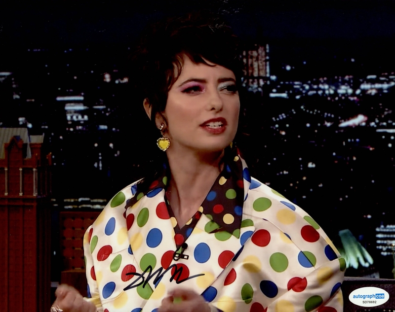 Item # 198598 - Sarah Sherman "Saturday Night Live" AUTOGRAPH Signed 'Sarah Squirm' 8x10 Photo D