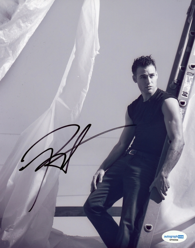 Item # 202422 - Ryan Guzman "9-1-1" AUTOGRAPH Signed Autographed 8x10 Photo
