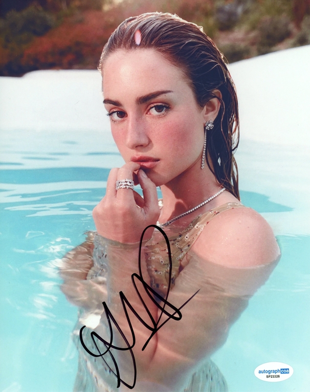 Item # 204354 - Grace Van Patten "Tell Me Lies" AUTOGRAPH Signed Autographed 8x10 Photo B
