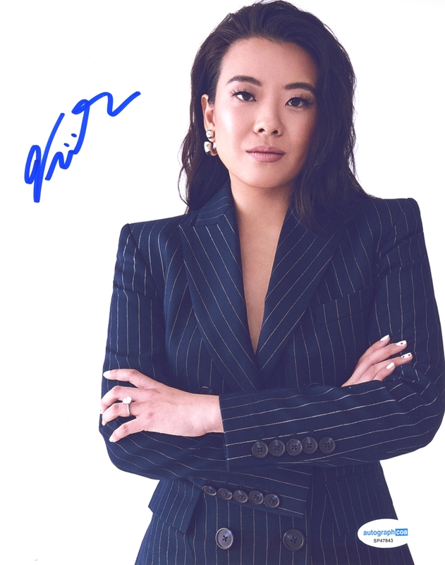 Item # 208165 - Vivian Tu "Your Rich BFF" Autograph SIGNED Autographed 8x10 Photo