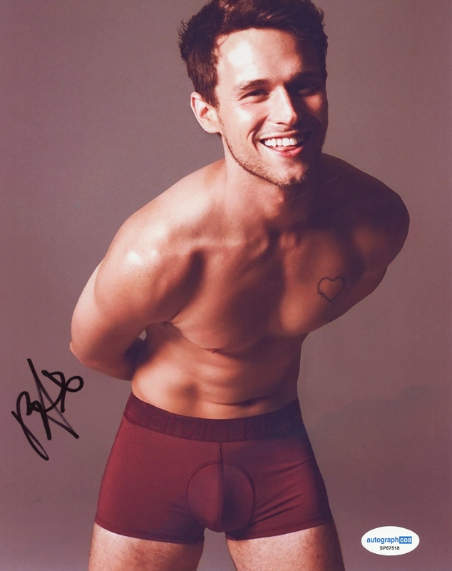 Item # 210807 - Brandon Flynn "13 Reasons Why" AUTOGRAPH Signed Shirtless 8x10 Photo B