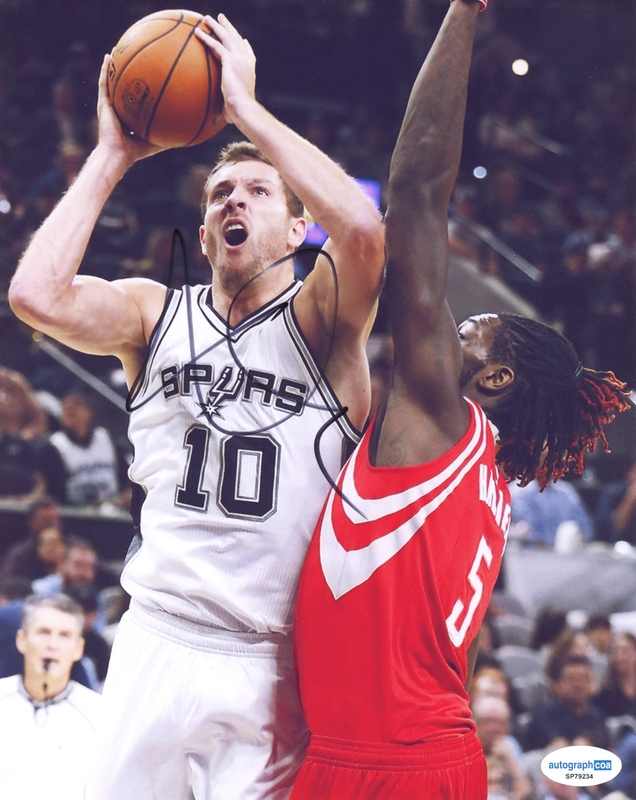 Item # 212861 - David Lee AUTOGRAPH Signed San Antonio Spurs Autographed 8x10 Photo