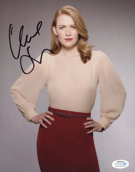 Item # 165620 - Mireille Enos "The Catch" AUTOGRAPH Signed 'Alice Vaughan' 8x10 Photo