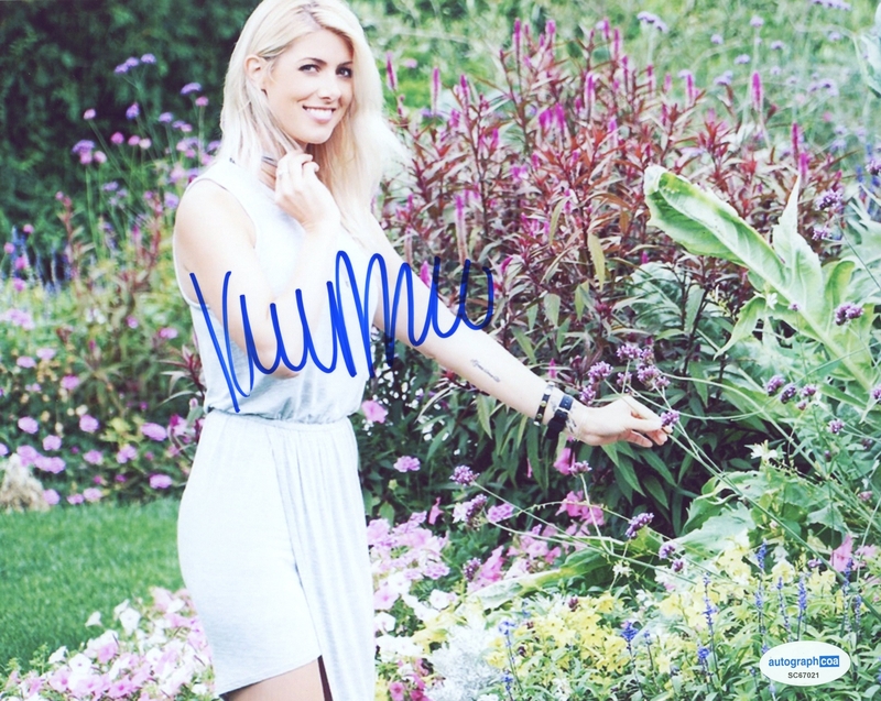 Item # 182442 - Kelly Rizzo "Unfiltered" AUTOGRAPH Signed Autographed 8x10 Photo