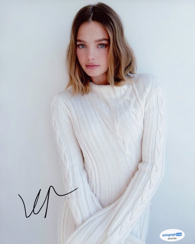 Item # 183659 - Kristine Froseth "Looking for Alaska" AUTOGRAPH Signed 8x10 Photo D