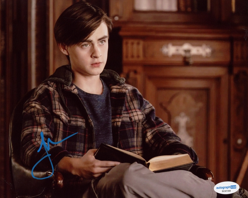 Item # 183774 - Jaeden Martell "Mr. Harrigan's Phone" AUTOGRAPH Signed 'Craig' 8x10 Photo