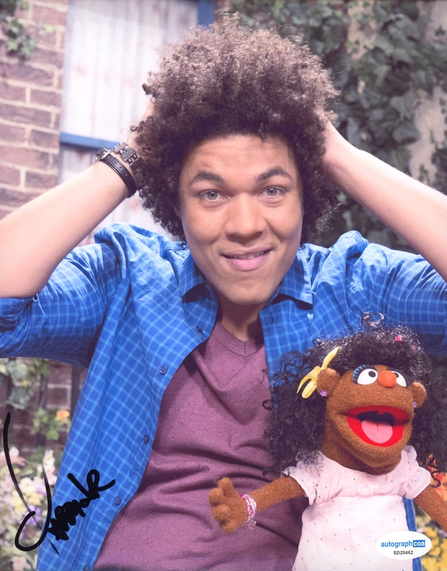 Item # 188944 - Ismael Cruz Cordova "Sesame Street" AUTOGRAPH Signed 'Mando' 8x10 Photo