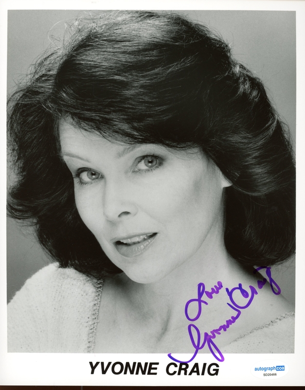 Item # 188940 - Yvonne Craig "Batman" AUTOGRAPH Signed Batgirl Autographed 8x10 Photo