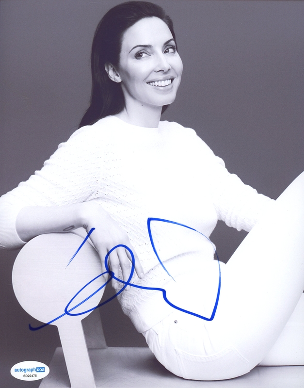 Item # 188931 - Whitney Cummings "I'm Your Girlfriend" Comedian AUTOGRAPH Signed 8x10 Photo