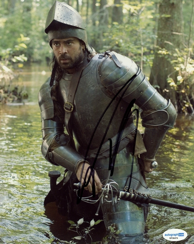 Item # 206091 - Colin Farrell "The New World" AUTOGRAPH Signed 'John Smith' 8x10 Photo