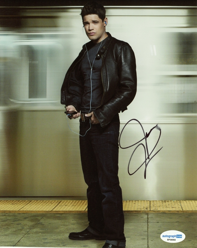 Item # 205983 - Jeremy Jordan "Smash" AUTOGRAPH Signed 'Jimmy Collins' 8x10 Photo