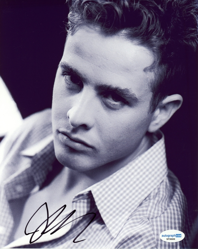 Item # 205896 - Joey McIntyre "New Kids on the Block" Singer AUTOGRAPH Signed 8x10 Photo C