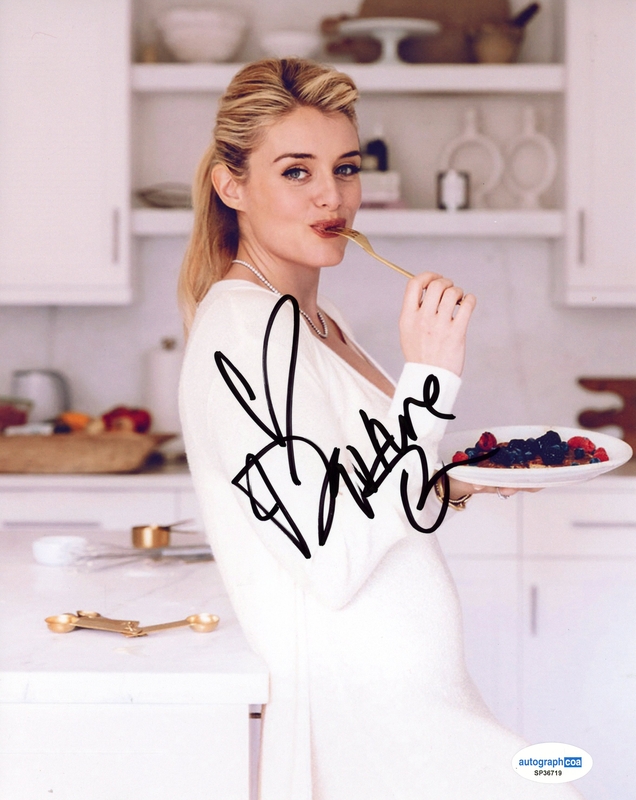 Item # 205846 - Daphne Oz "The Chew" AUTOGRAPH Signed Autographed 8x10 Photo